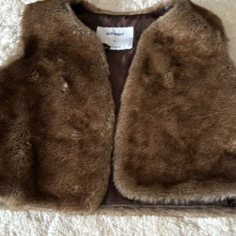 Brand new girls 4t fur vest